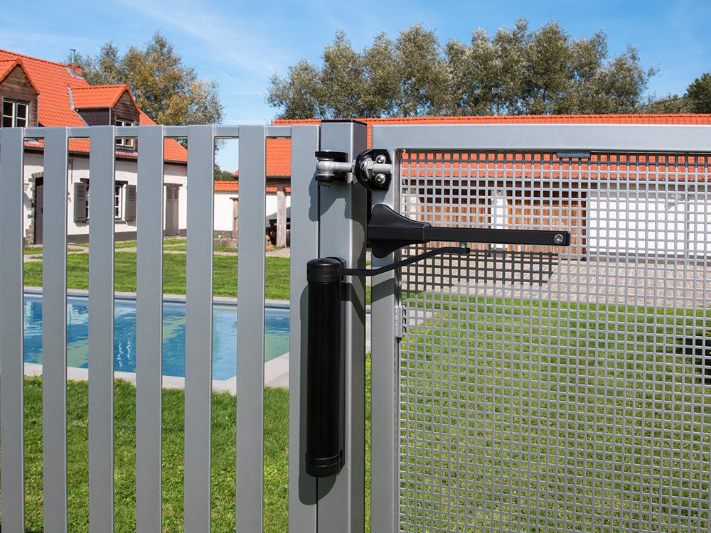 Locinox LION Gate Closer (for gates with hinges < 165 lbs, 90-180 degree swing)